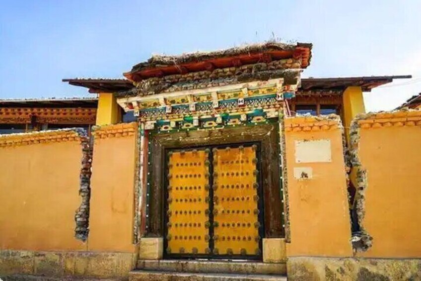 Shangri-La Private Day Tour