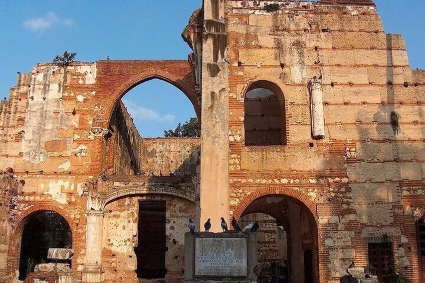  Yesterday and Today Historic Tour of Colonial Zone 