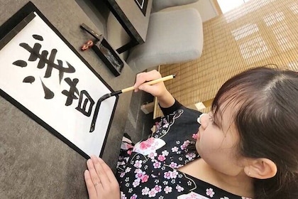 Tokyo Asakusa:Traditionelles Schreiben & T-Shirt machen Aktivitätstour
