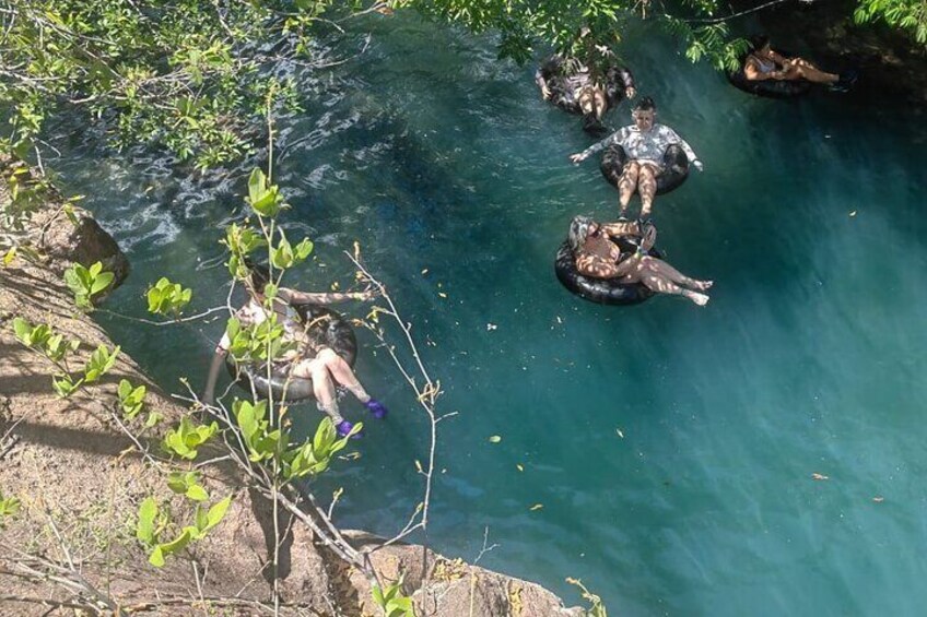 Floating in crystal-clear waters – Relax and let the turquoise river carry you away.
