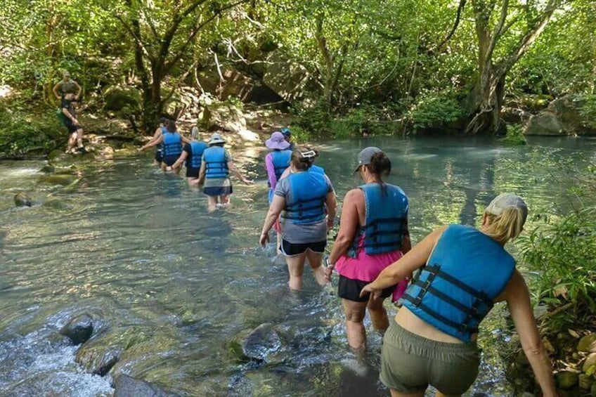 River hike adventure – Trek through canyons and rocks, leading to La Leona’s stunning hidden gem.