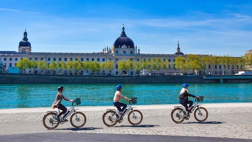 The highlights of Lyon with an electric bike