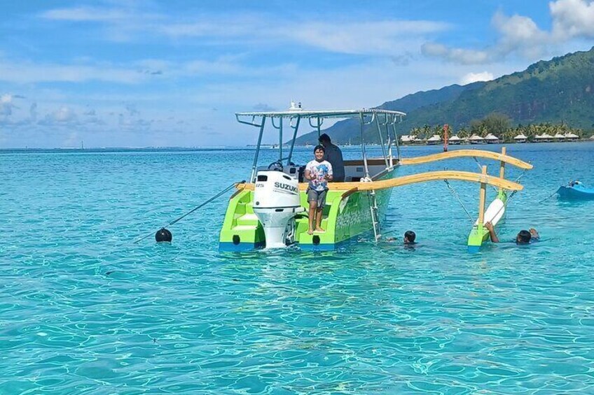 Tour Lagoon to Moorea in Canoe