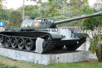 Private Guided Tour in Cu Chi Tunnels and Saigon
