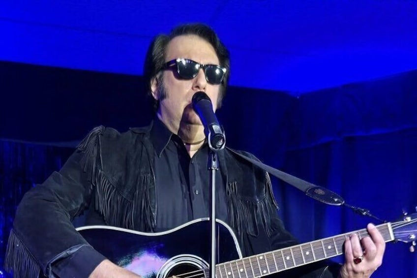 Lou as Roy Orbison