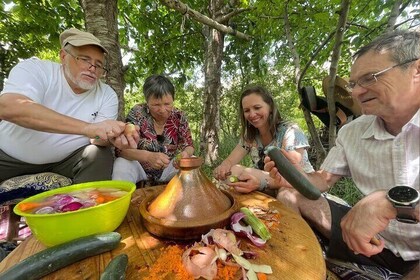 Clase de cocina en las montañas Atlas con familia amazigh de Marrakech