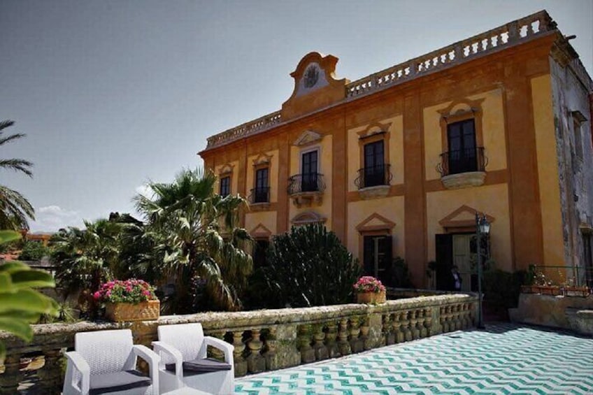 Palermo Private Lunch in a Historic Villa between Art and Cuisine