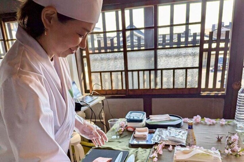 Little EDO Shared Sushi Making Class in Kawagoe