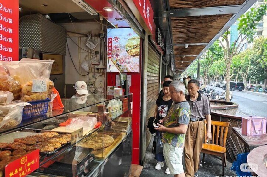 Half Day Shanghai Street Food Adventure and Chines Tea Experience