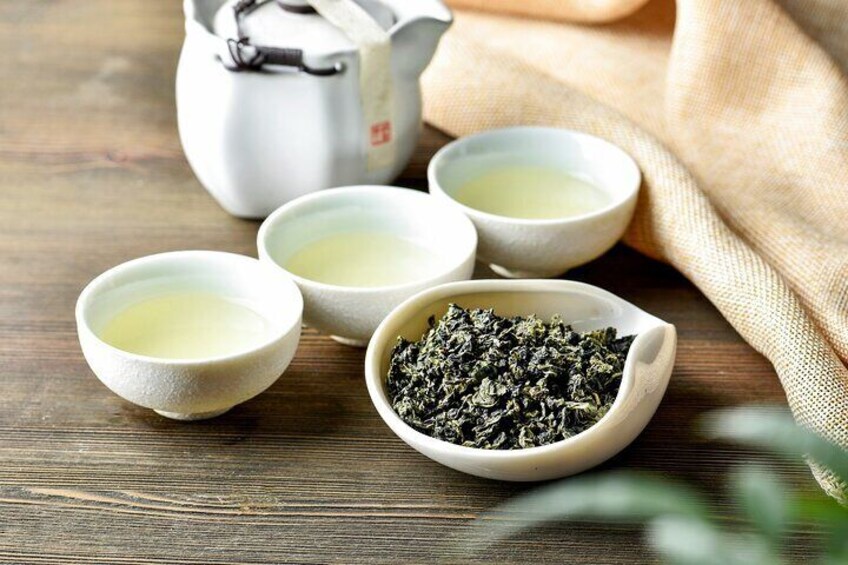 Half Day Shanghai Street Food Adventure and Chines Tea Experience