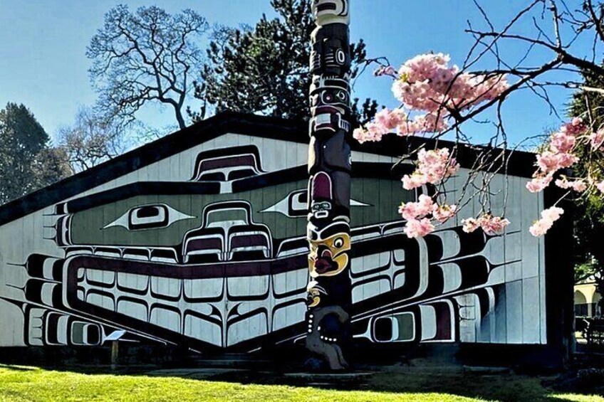 Victoria Butchart Gardens and City Private Luxury Tour 