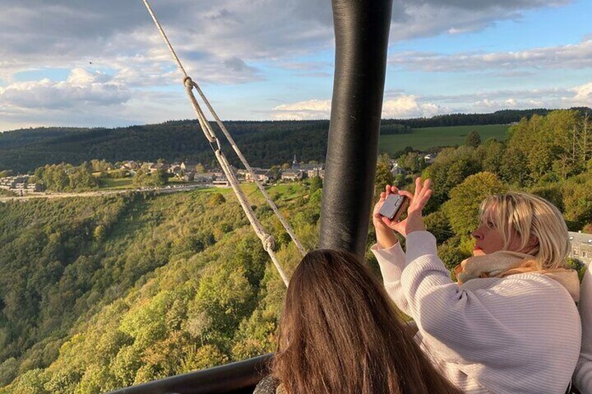 Hot air balloon flight Rochehaut Semois Valley