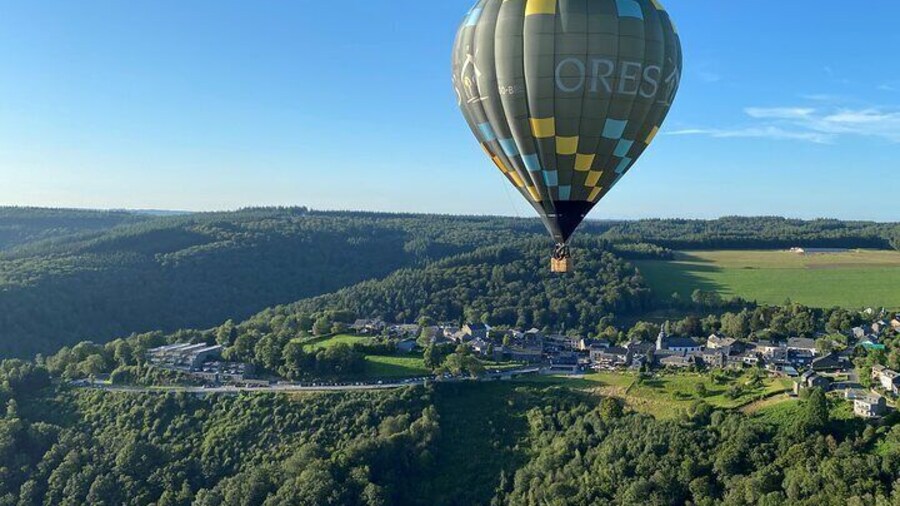 Hot air balloon flight Rochehaut Semois Valley