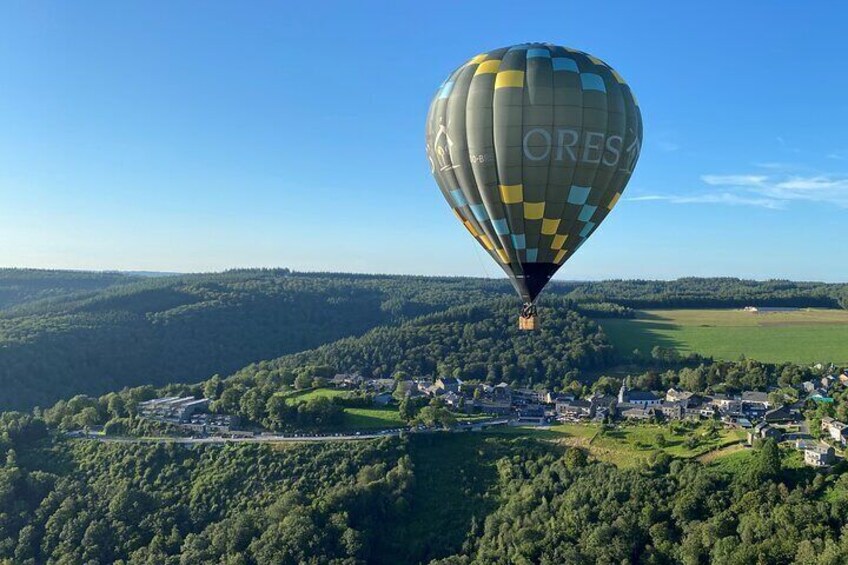 Hot air balloon flight Rochehaut Semois Valley