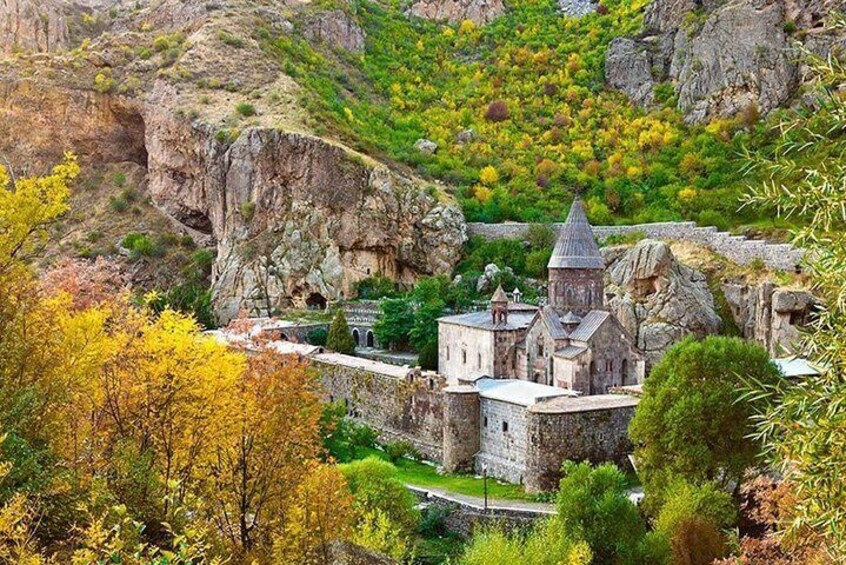 Private Guided Tour to Garni, Geghard, Khor Virap on Lexus cars