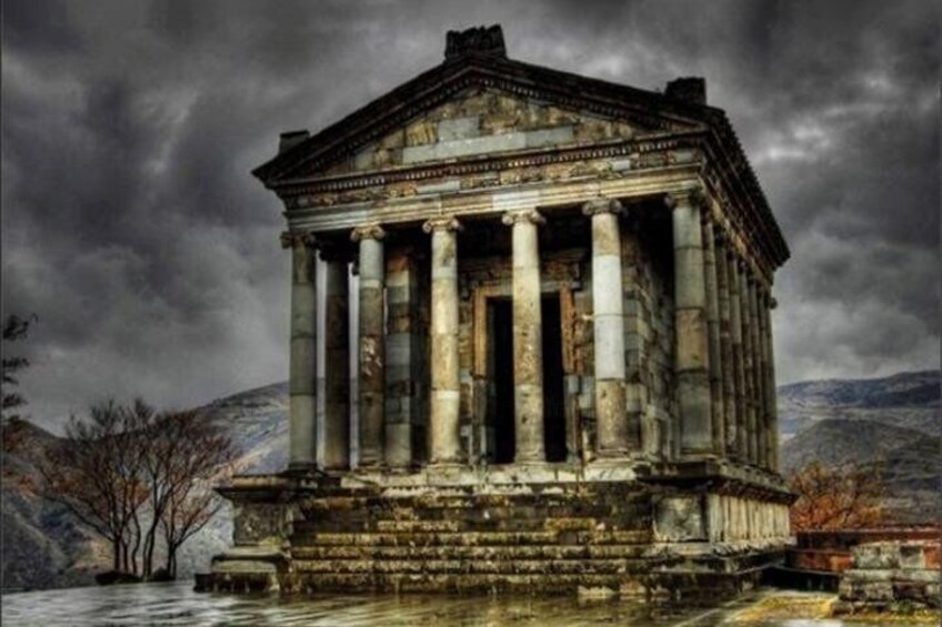 Private Guided Tour to Garni, Geghard, Khor Virap on Lexus cars