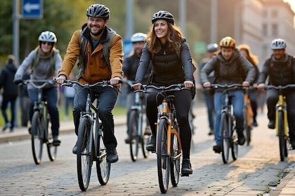 Bicicleta eléctrica privada con guía turístico de Berlín Grupos de hasta 10