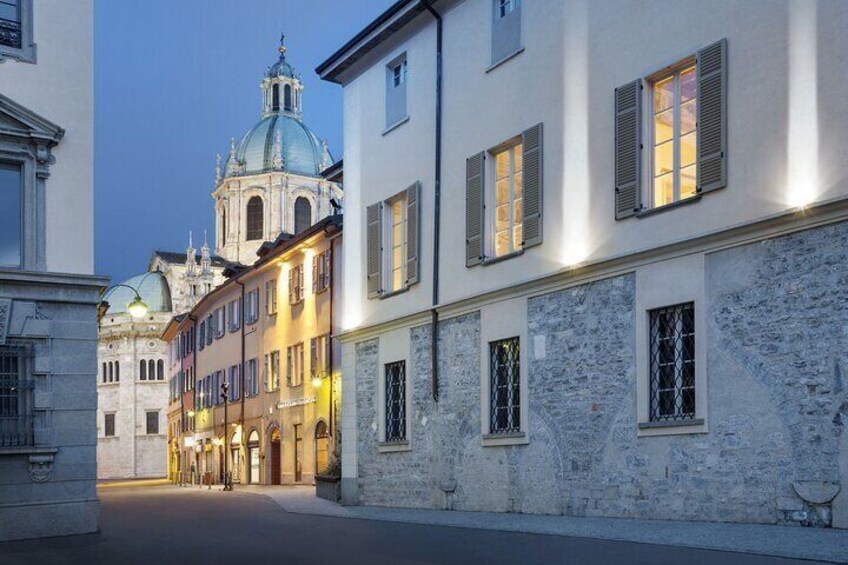 Lake Como Aperitivo Experience and Palazzo Odescalchi Tour