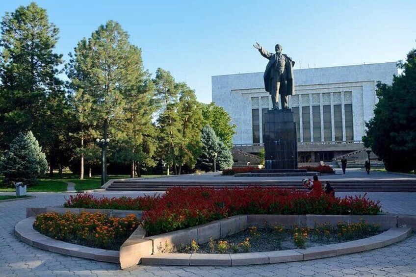 Monument of Lenin