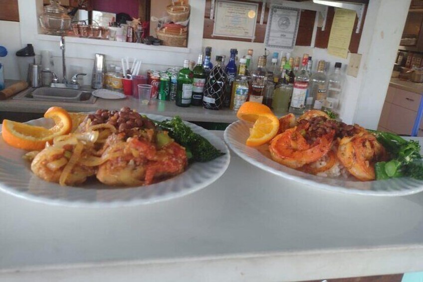 Full dinner and full cash bar. Come hungry!