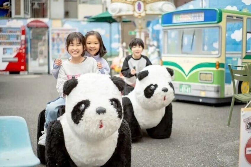 Have fun at Japan’s first amusement park, filled with nostalgic charm and exciting attractions!