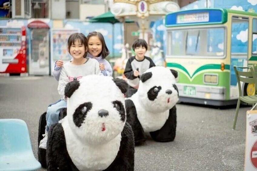 Have fun at Japan’s first amusement park, filled with nostalgic charm and exciting attractions!