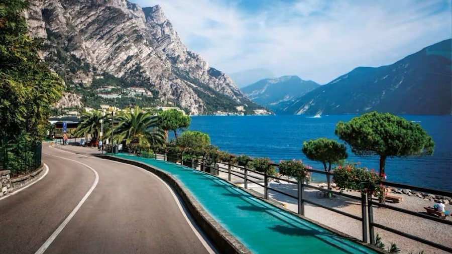 Lake Garda tour with boat trip from western