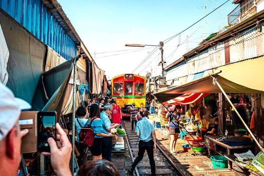 Floating Market & Railway Market Adventure in 28 Languages
