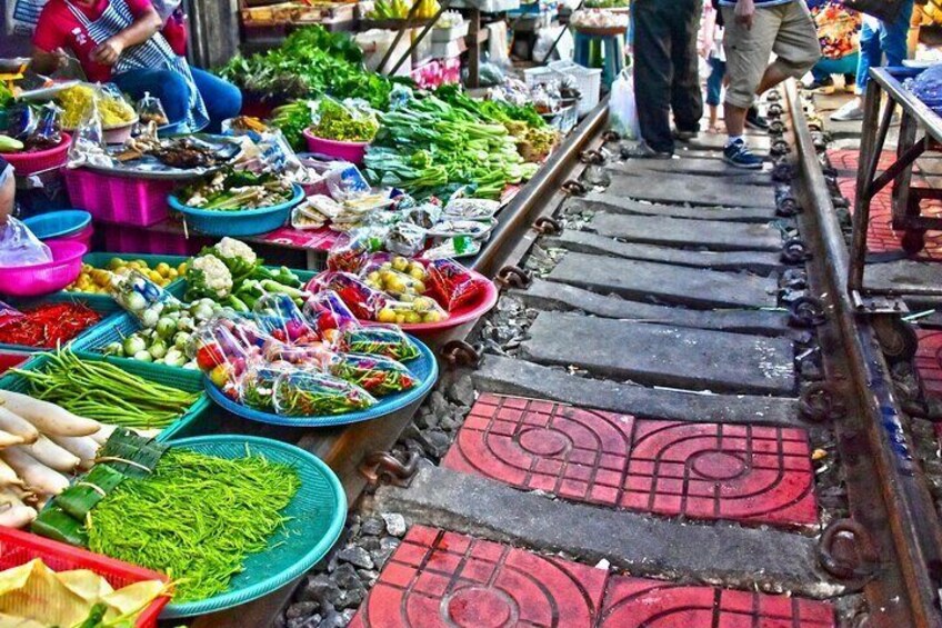 Floating Market & Railway Market Adventure in 28 Languages