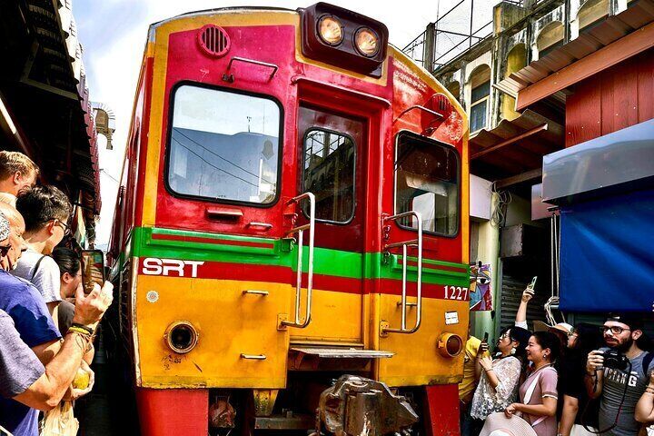 Bangkok: Floating Market & Train Market with Train/Boat ride