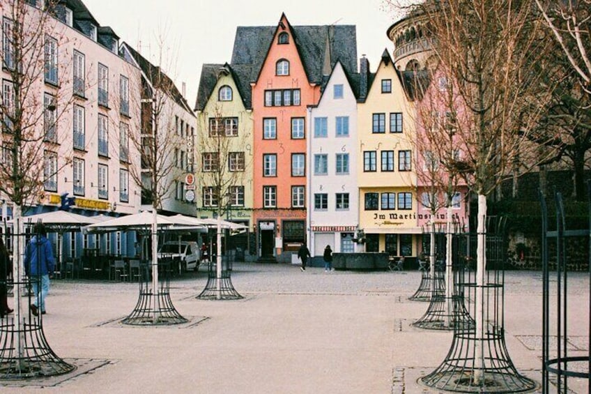 Cologne Walking Tour from Roman Era to World War 2 with an App