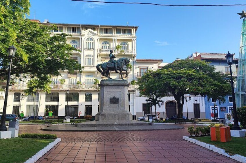 From Riu Playa Blanca: Private Panama Canal & City Tour