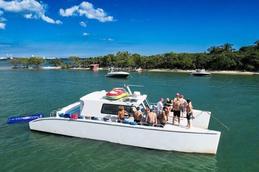 Catamaran excursion in Miami with water sports 
