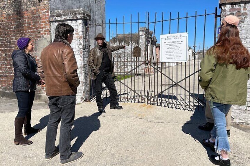 Tour guide David Higgins, St. Louis Cemetery #2