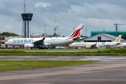 Service de ramassage et de dépôt à l'aéroport - CMB à toute ville en voitur...