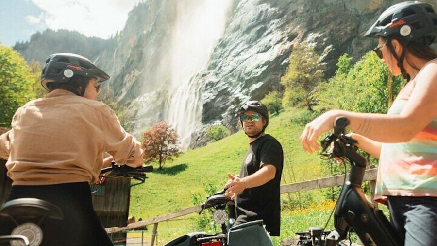 Interlaken to Lauterbrunnen E bike Tour Valley of 72 Waterfalls