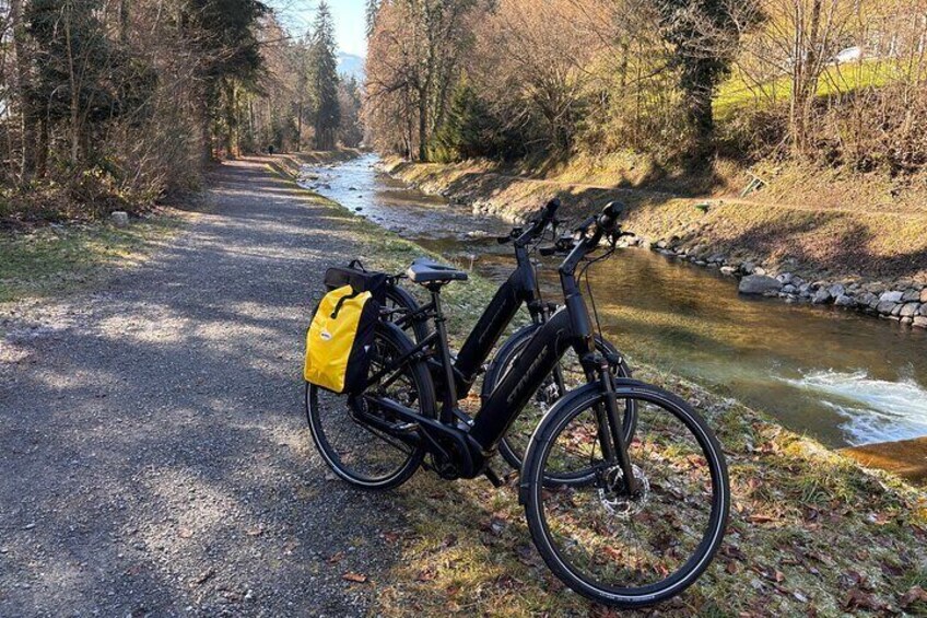 Interlaken to Lauterbrunnen E bike Tour Valley of 72 Waterfalls