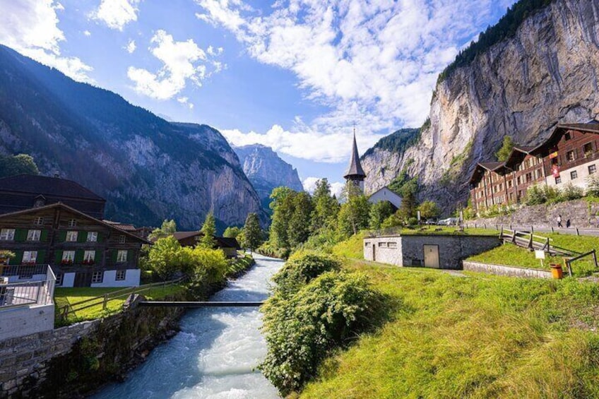 Interlaken to Lauterbrunnen E bike Tour Valley of 72 Waterfalls