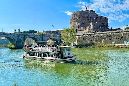 Rome Colosseum Self Audoguided Tour and Tiber River Boat Ride