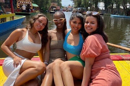 Boat Tour in Mexico City and Live Guide Drinks and Tacos