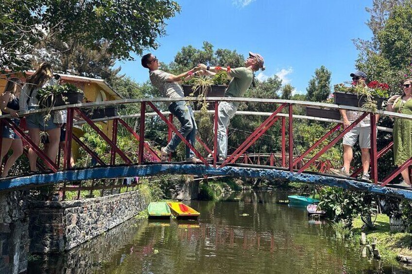 Share love on the Mexico City boat ride 