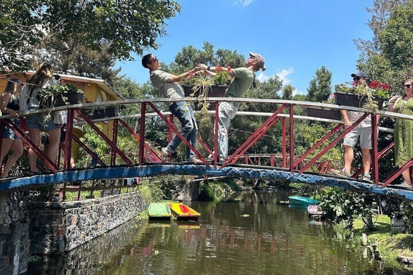 Share love on the Mexico City boat ride