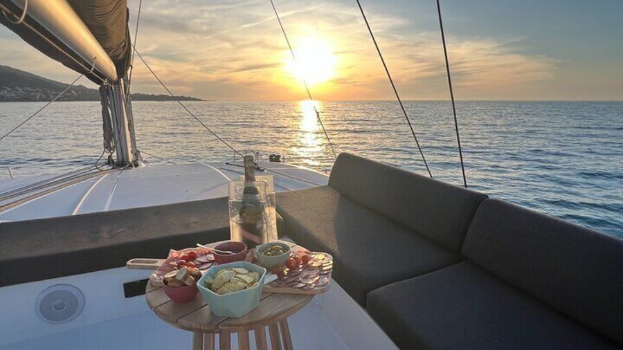 Gourmet excursion Sunset in Catamaran - Red Island