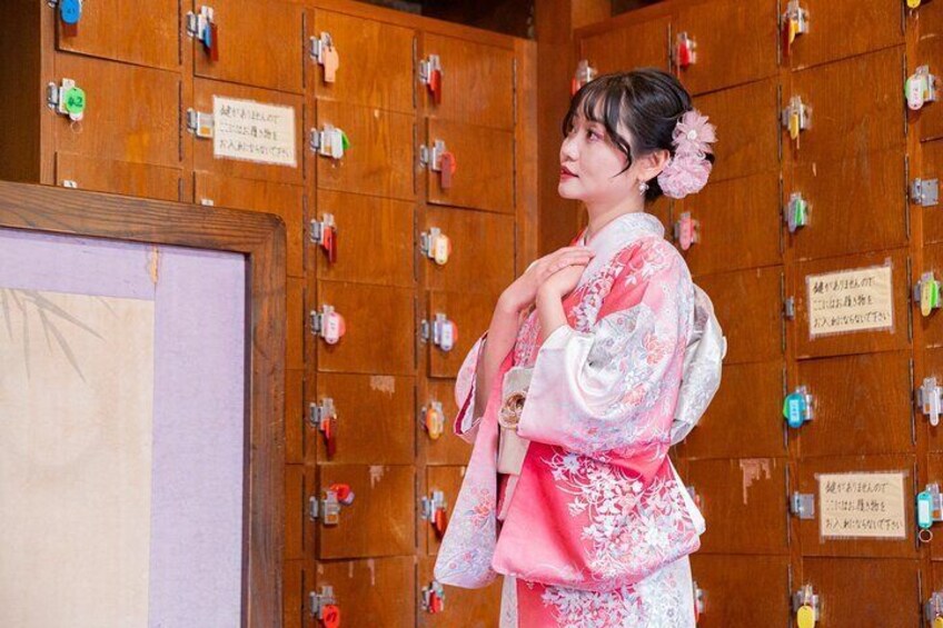 Local Nishinari Walking with Kimonos and Photo Shooting
