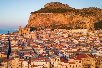 Cefalù Walking Tour with Audio and Written Guide by a Local