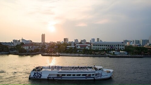 Crucero con cena junto al río en Bangkok