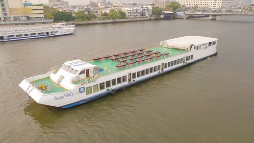 Crucero a la orilla del río Faraya (Halal) en Bangkok