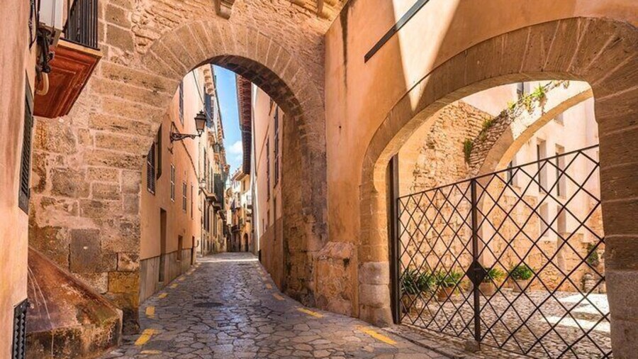 Palma de Mallorca Walking Tour and Local Pastry Tasting