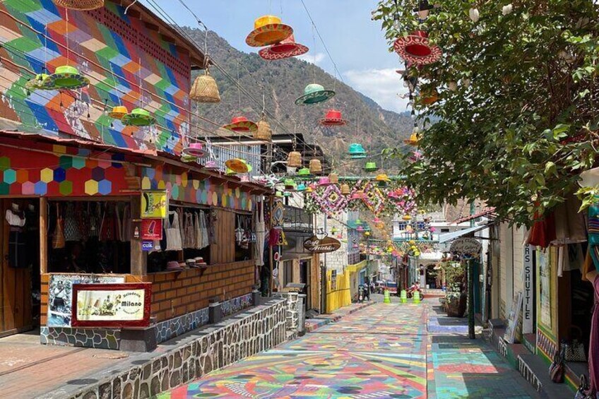 Authentic Art and Culture Tour in San Juan La Laguna