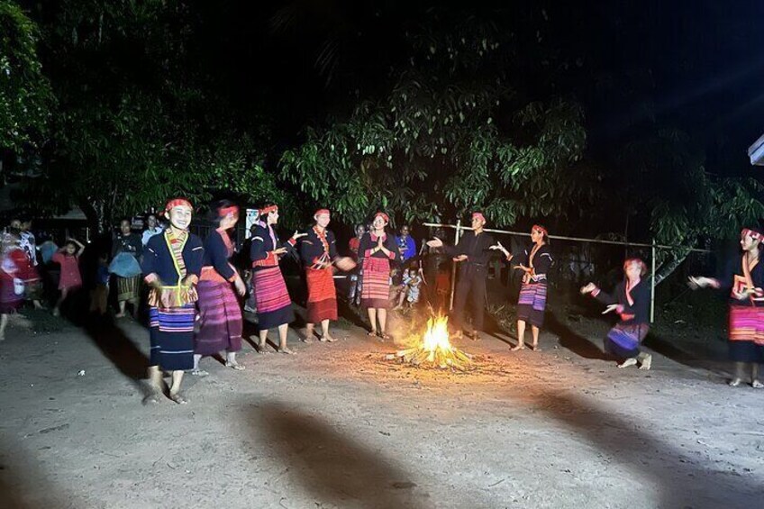 Local traditional performance in Nalan